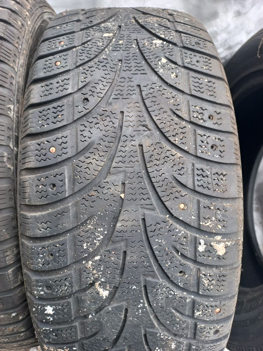 Продам резину зимнюю 235/55R17