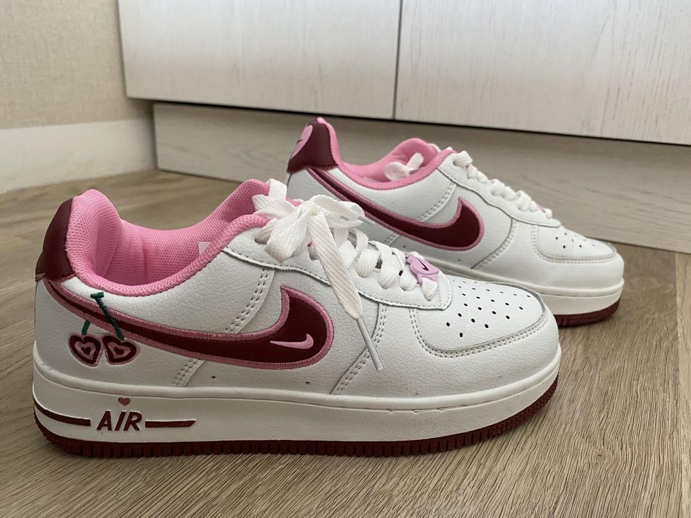 кросовки nike форс малиновый цвет