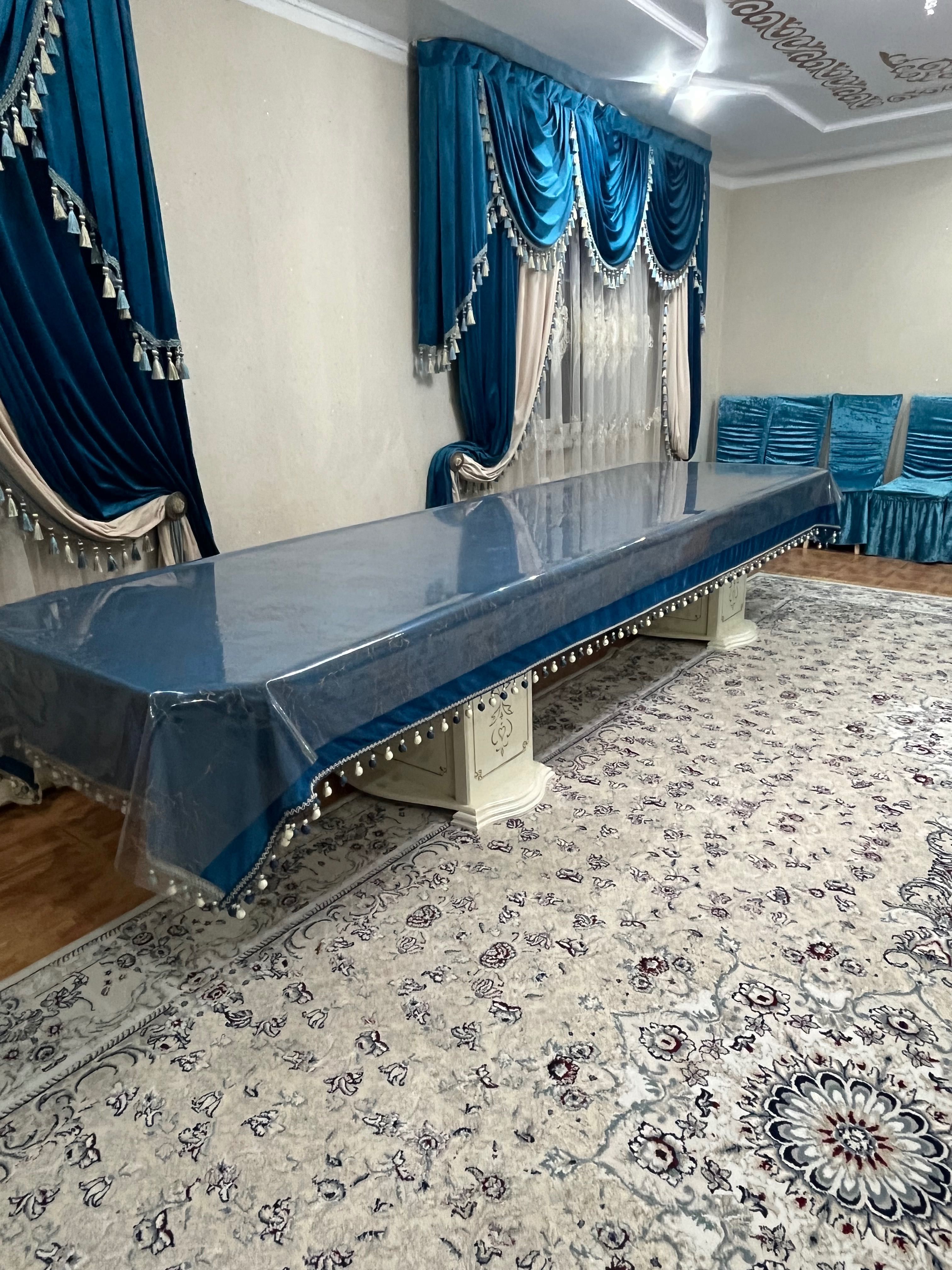 Кухонная гарнитура, спальные гарнитуры, разные мебели.