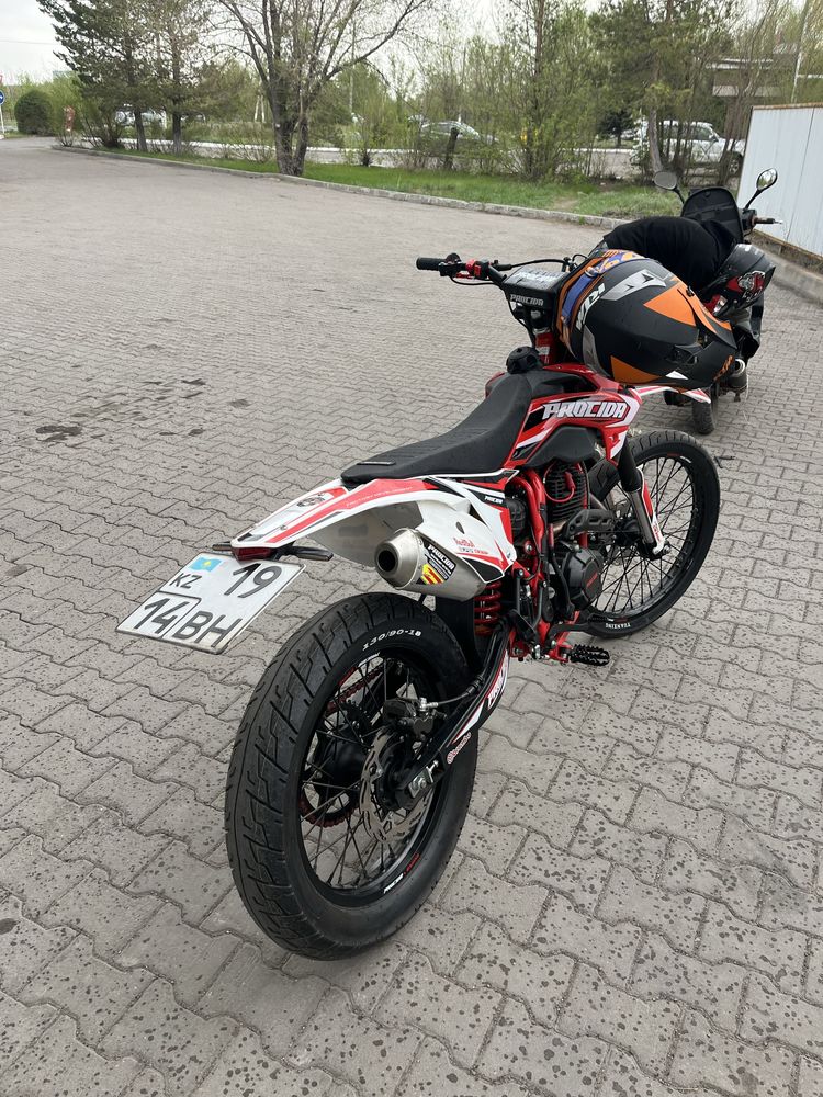 Procida CB300F sm