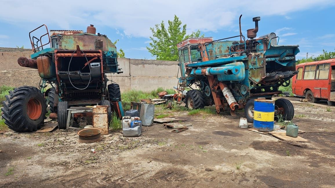 Продам комбайн Енисей срочно цена за двоих