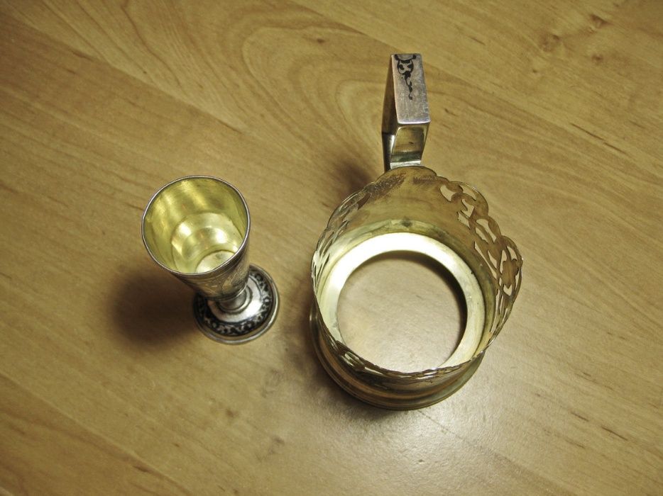 Подстаканник и коньячная рюмка (серебро 875 пробы).