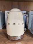В продаже оригинальный электрический чайник Smeg