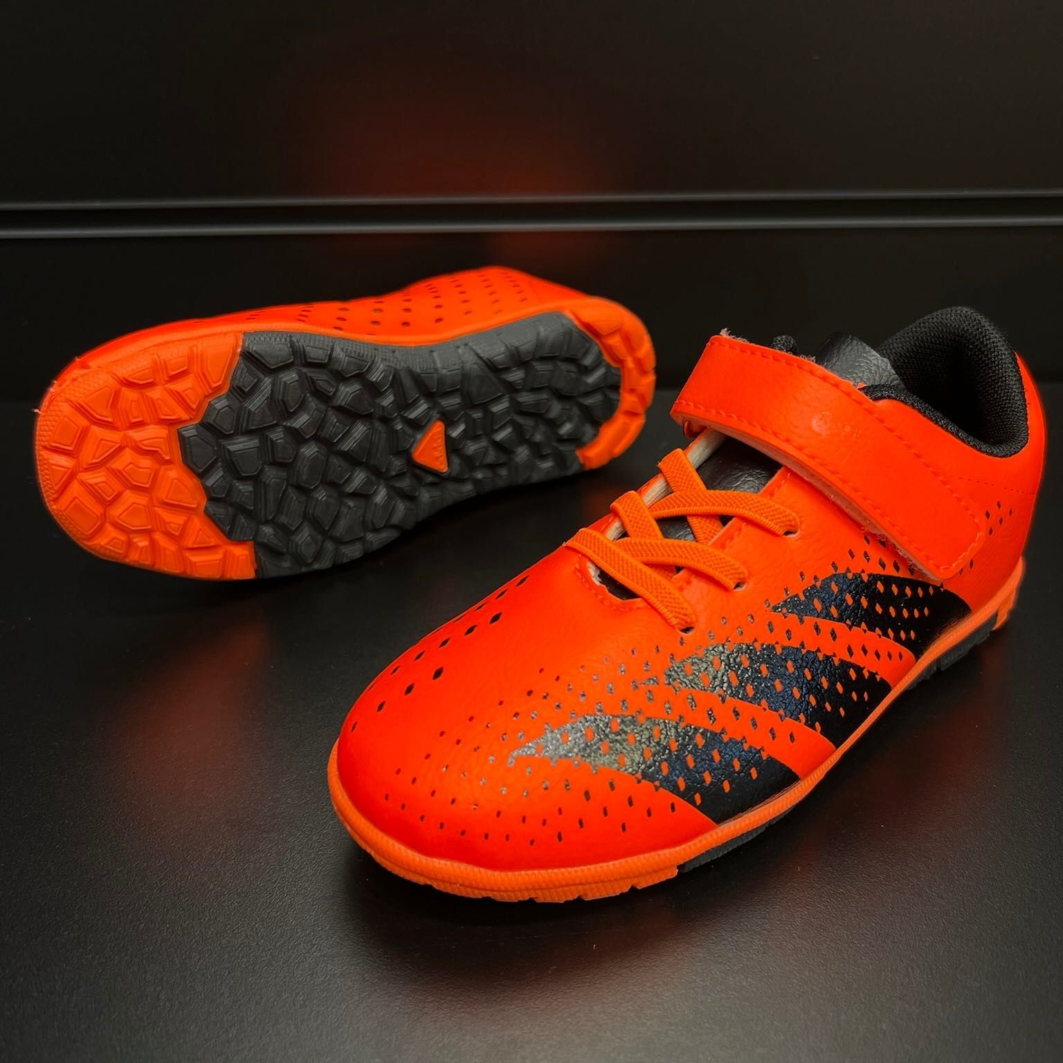 Детские бутсы/сороконожки Adidas Predator на липучке 27-32 размера