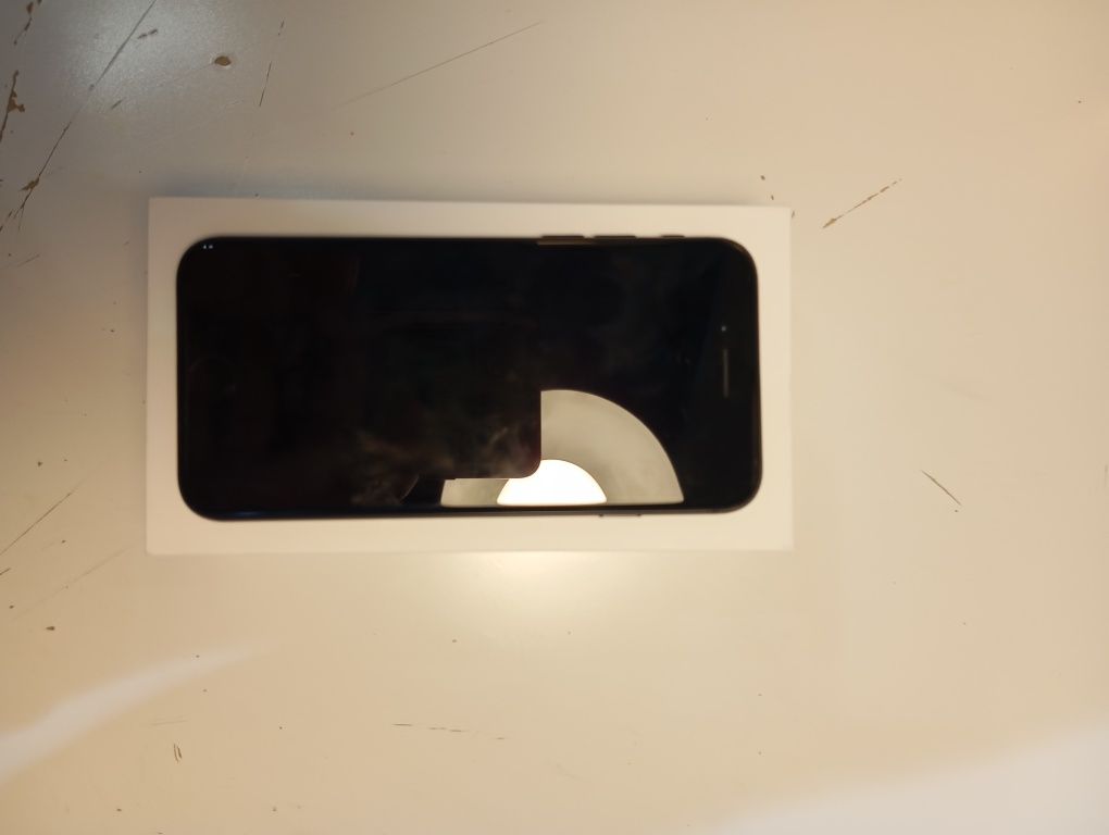 Продам Iphon SE 2020