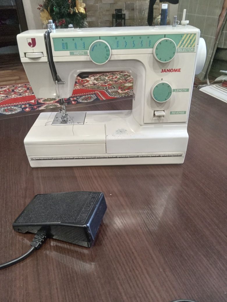 Швейная машинка JANOME