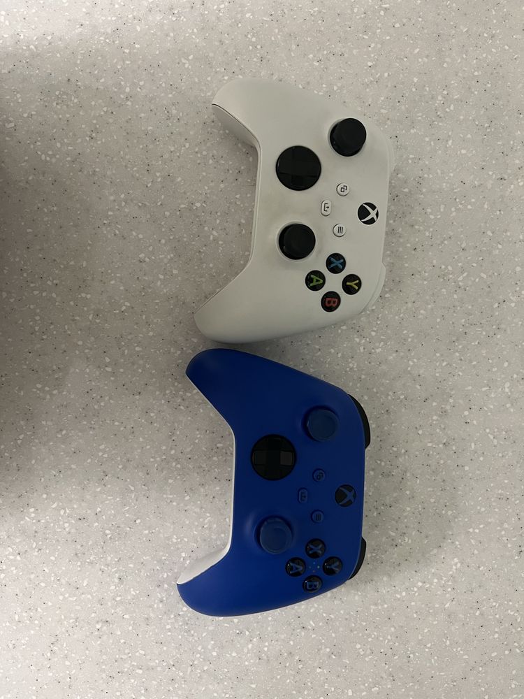 xbox series s с 2 джойстиками
