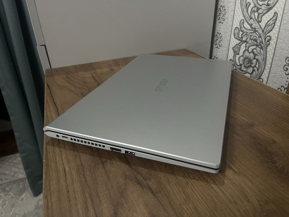 Продается ноутбук Asus VivoBook