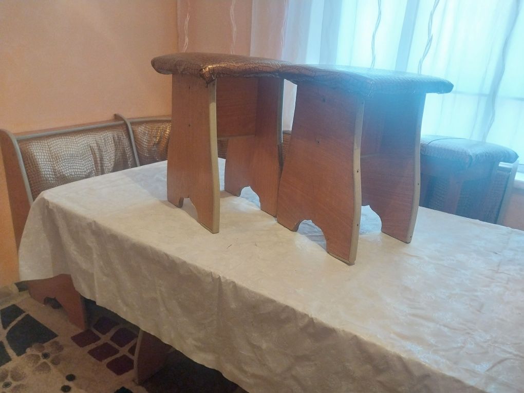 Кухонный уголок стол с стулями