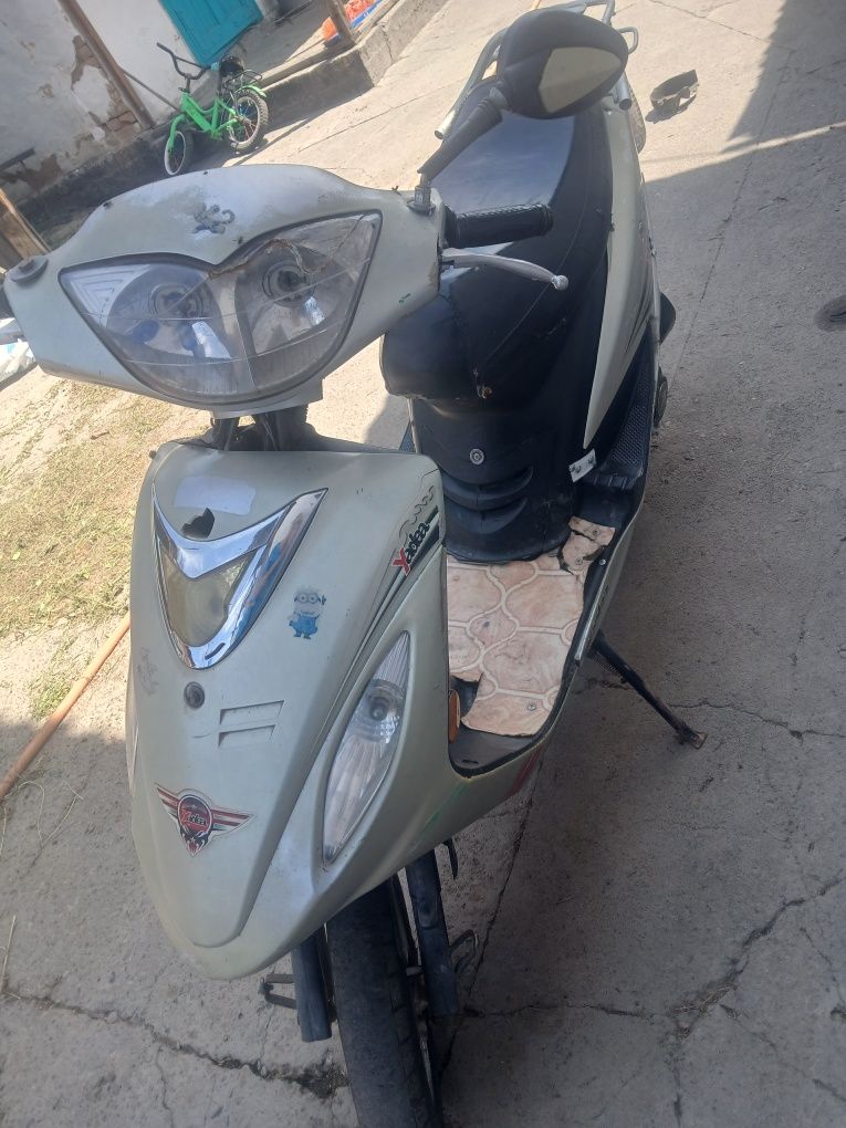 Продам скутер 70000т
