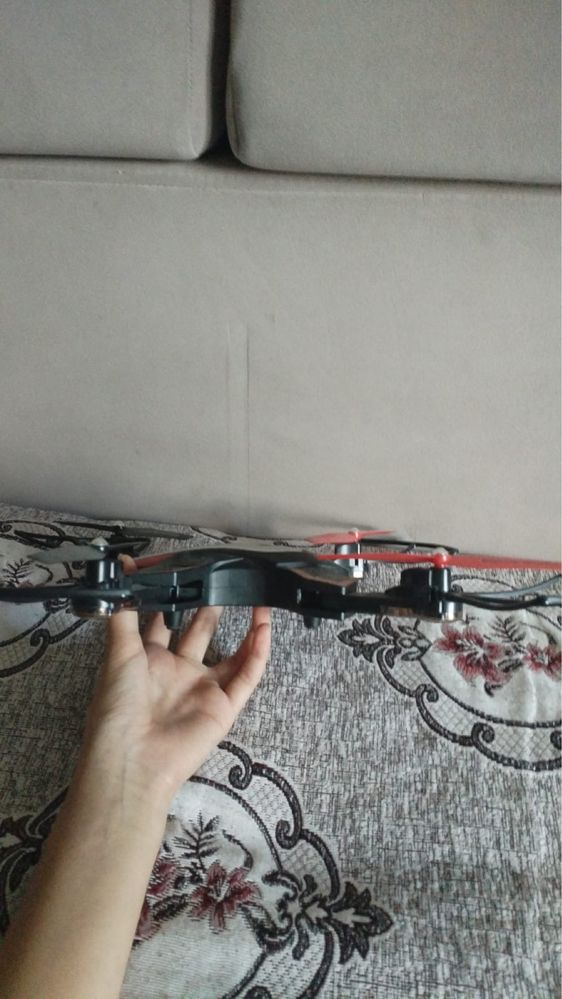 Квадракоптер дрон срочно продам