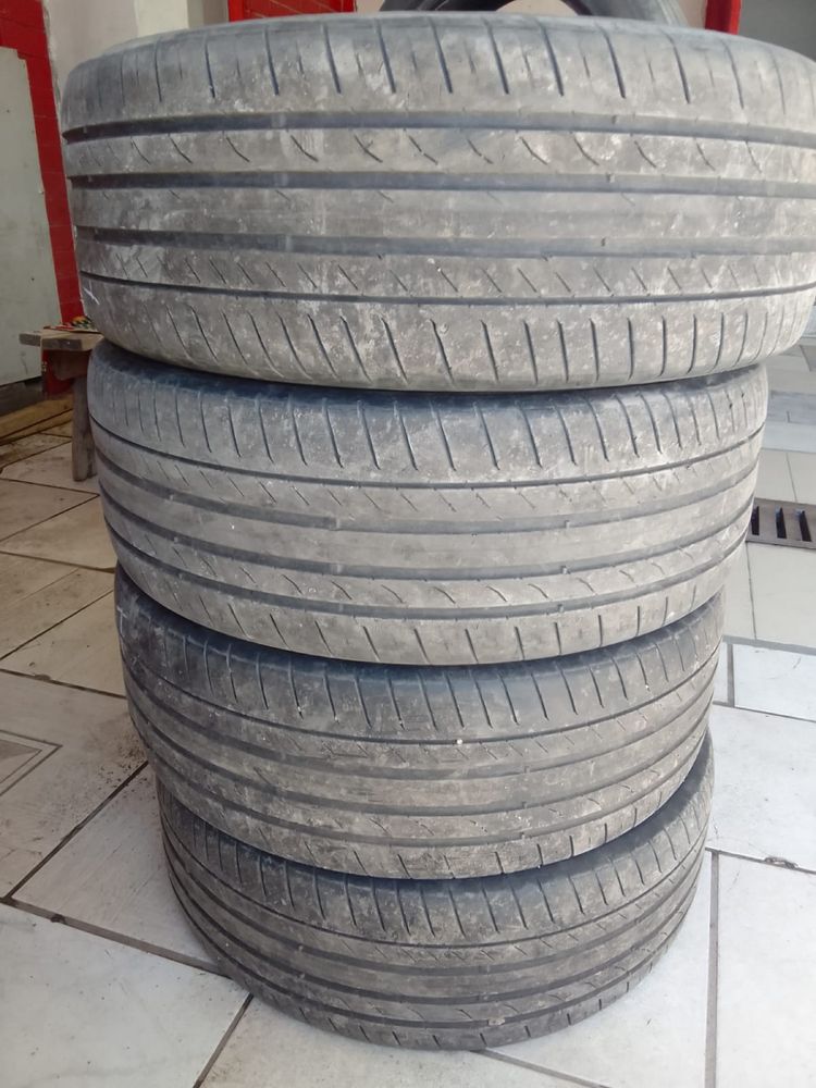 Продам комплект резины 235/55/R19