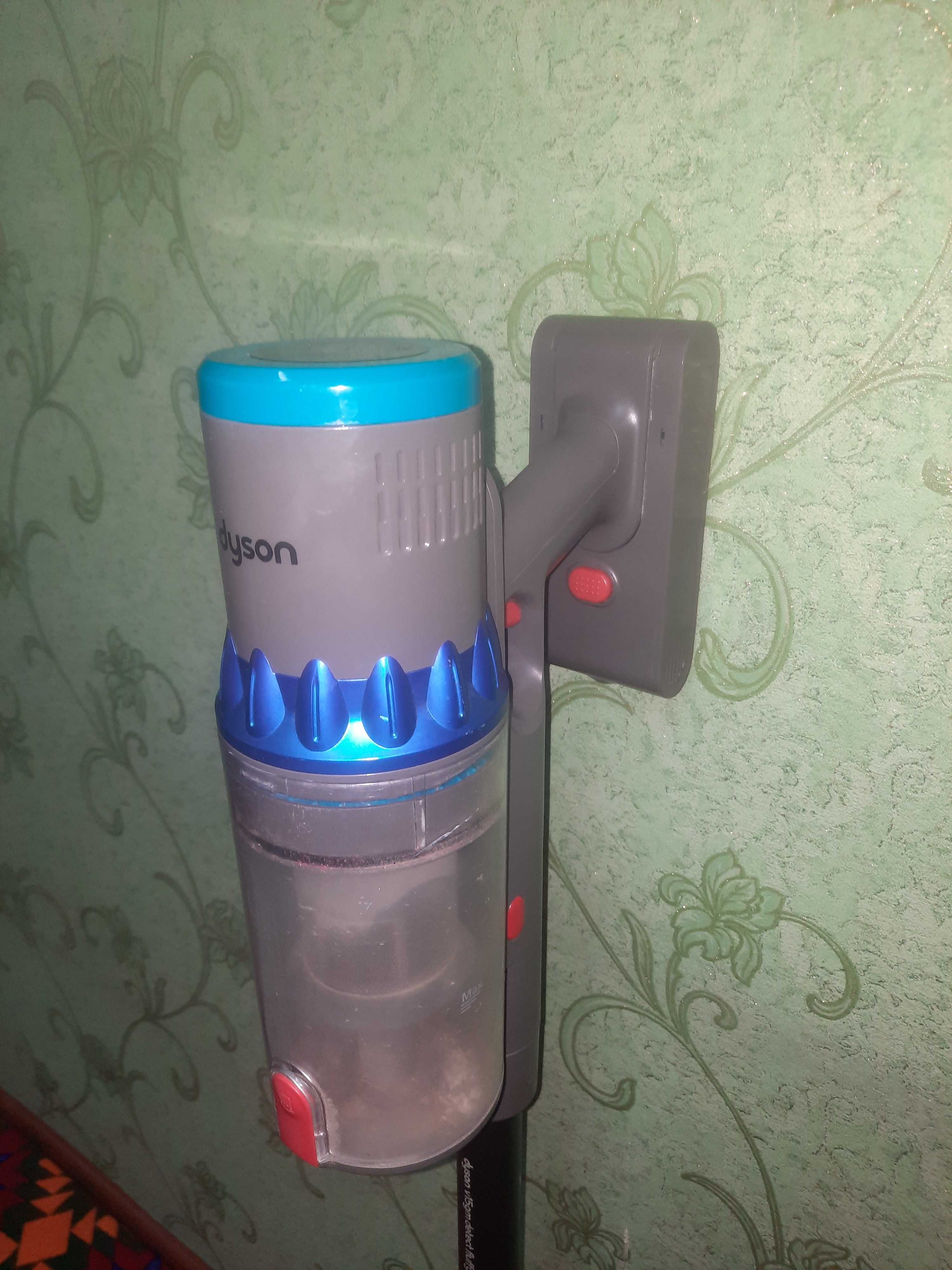Продам пылесос dyson дайсон