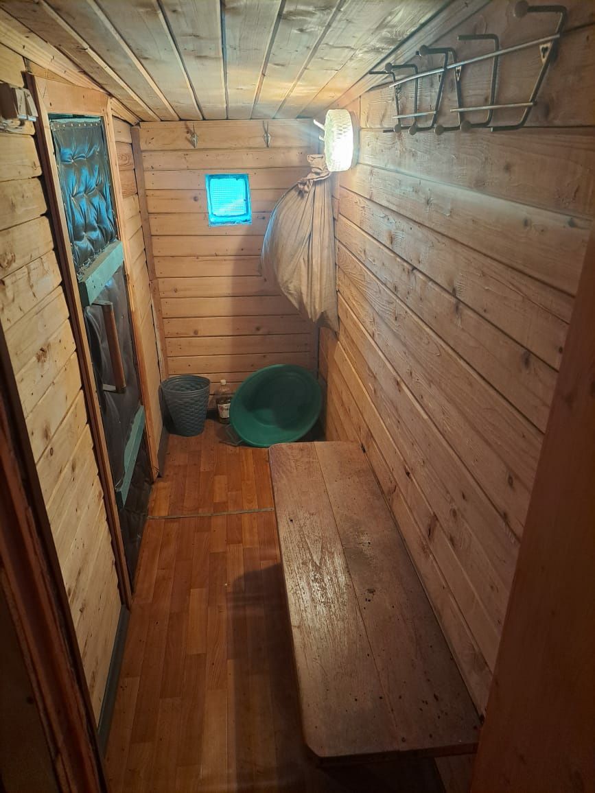 Продам гараж, в районе торг колонны состоит из 3 уровней!
