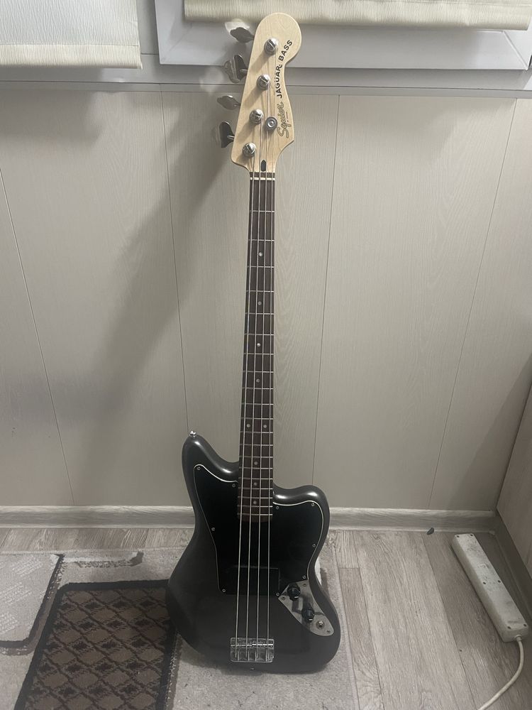 бас гитара squier affinity jaguar