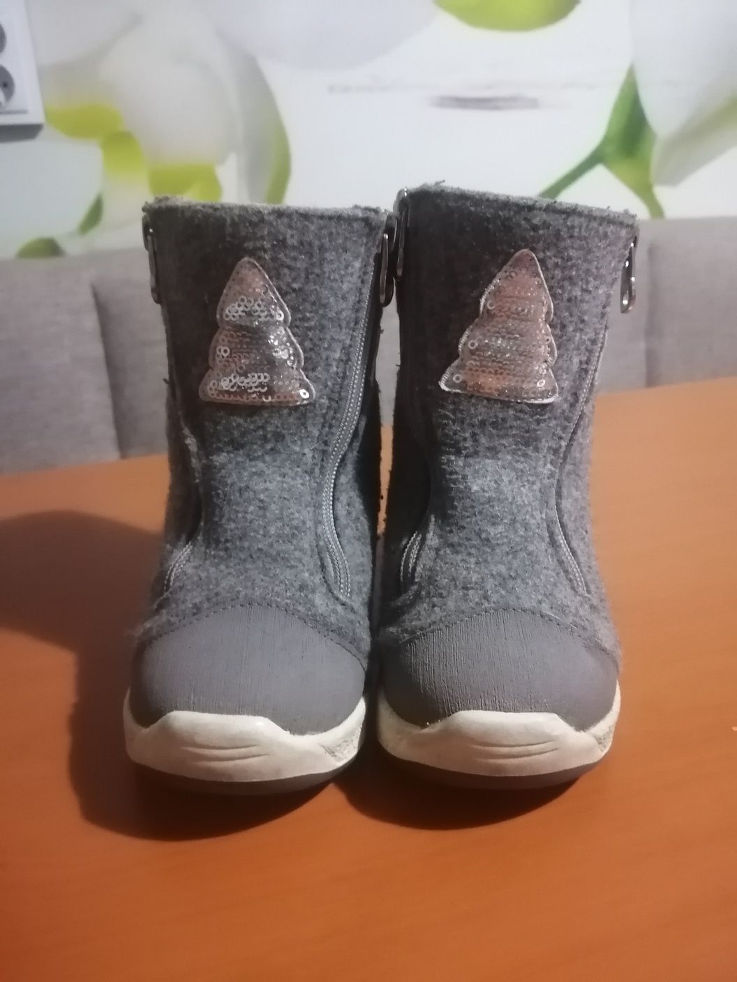 Продам зимнии сапожки фирмы "Котофей"