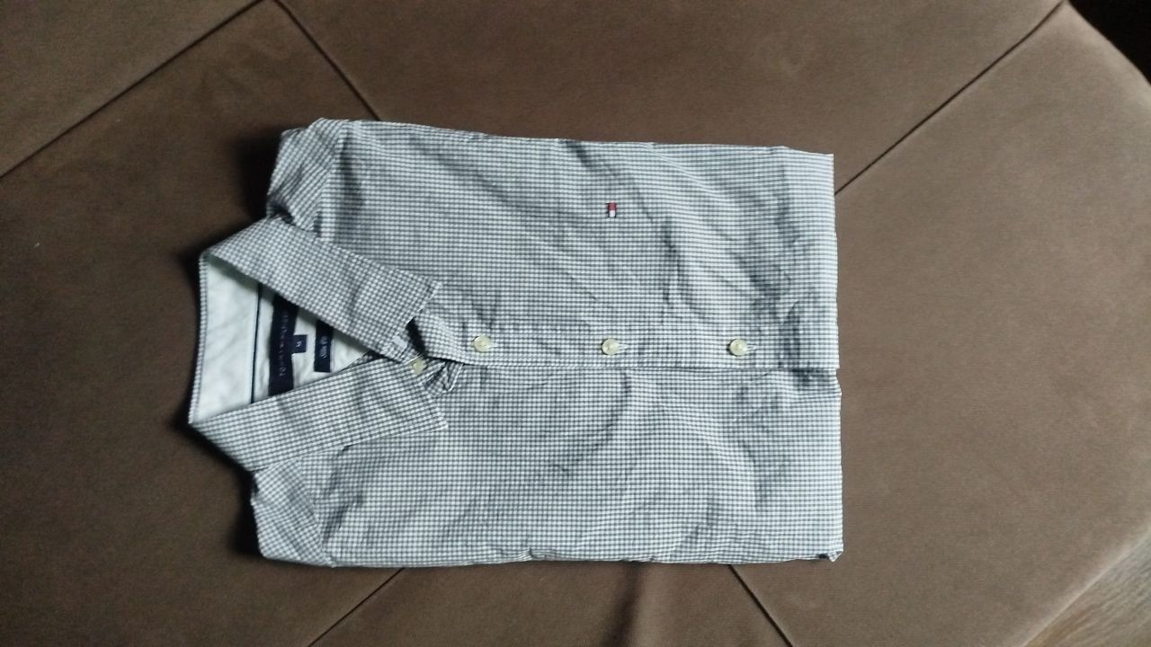 Продам брнедувую рубашку Tommy Hilfiger