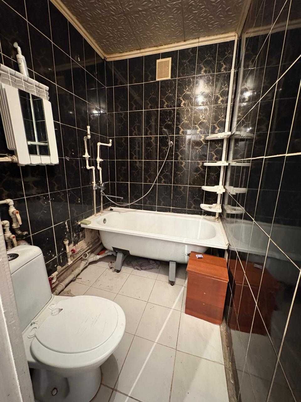 Продам 2 комнатную  квартиру  по Абая 1/5 эт
