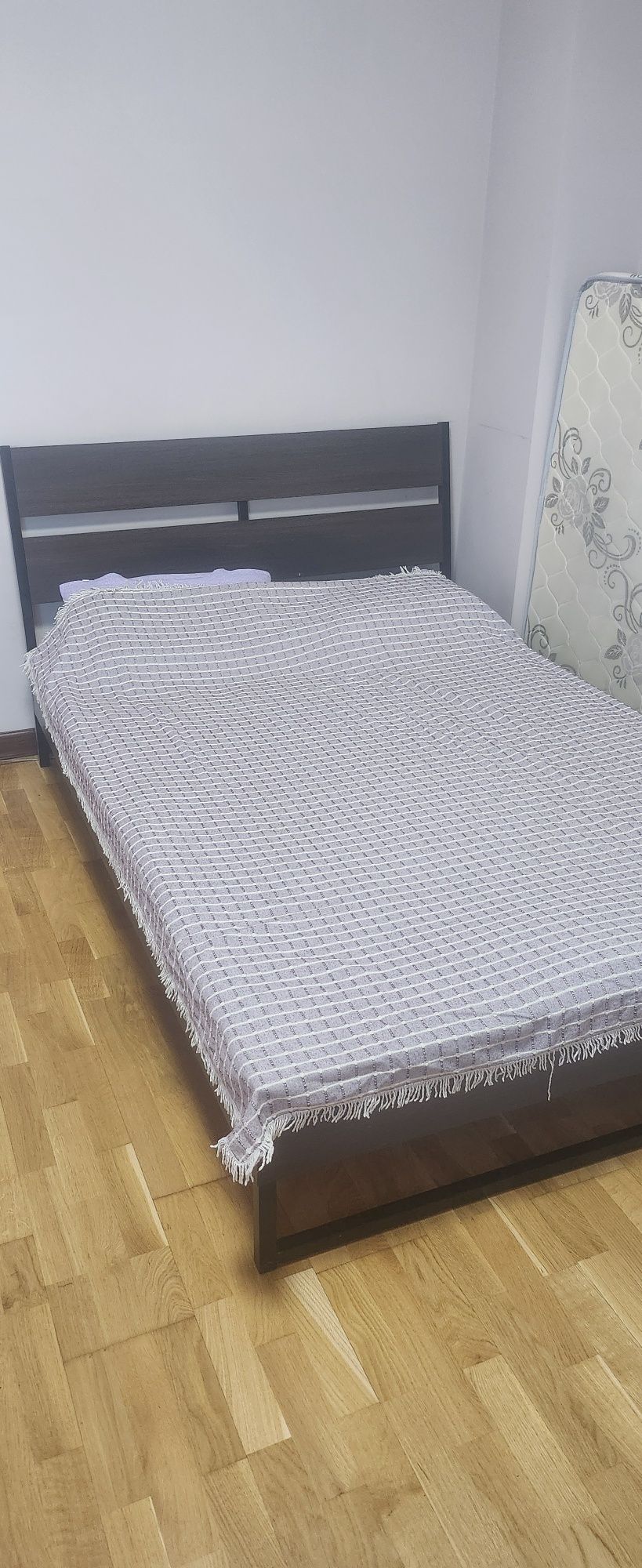 Крепкая стильная кровать с усиленным дном, 140х200 Икея