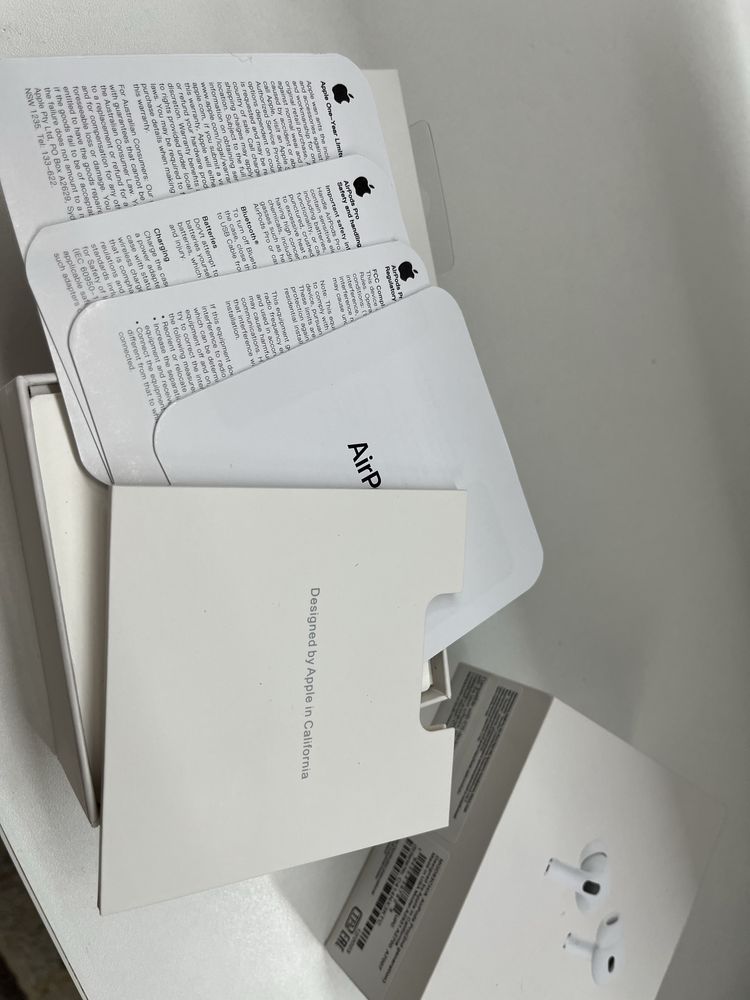 оригинал airpods pro 2  (адаптер оригинал в подарок)