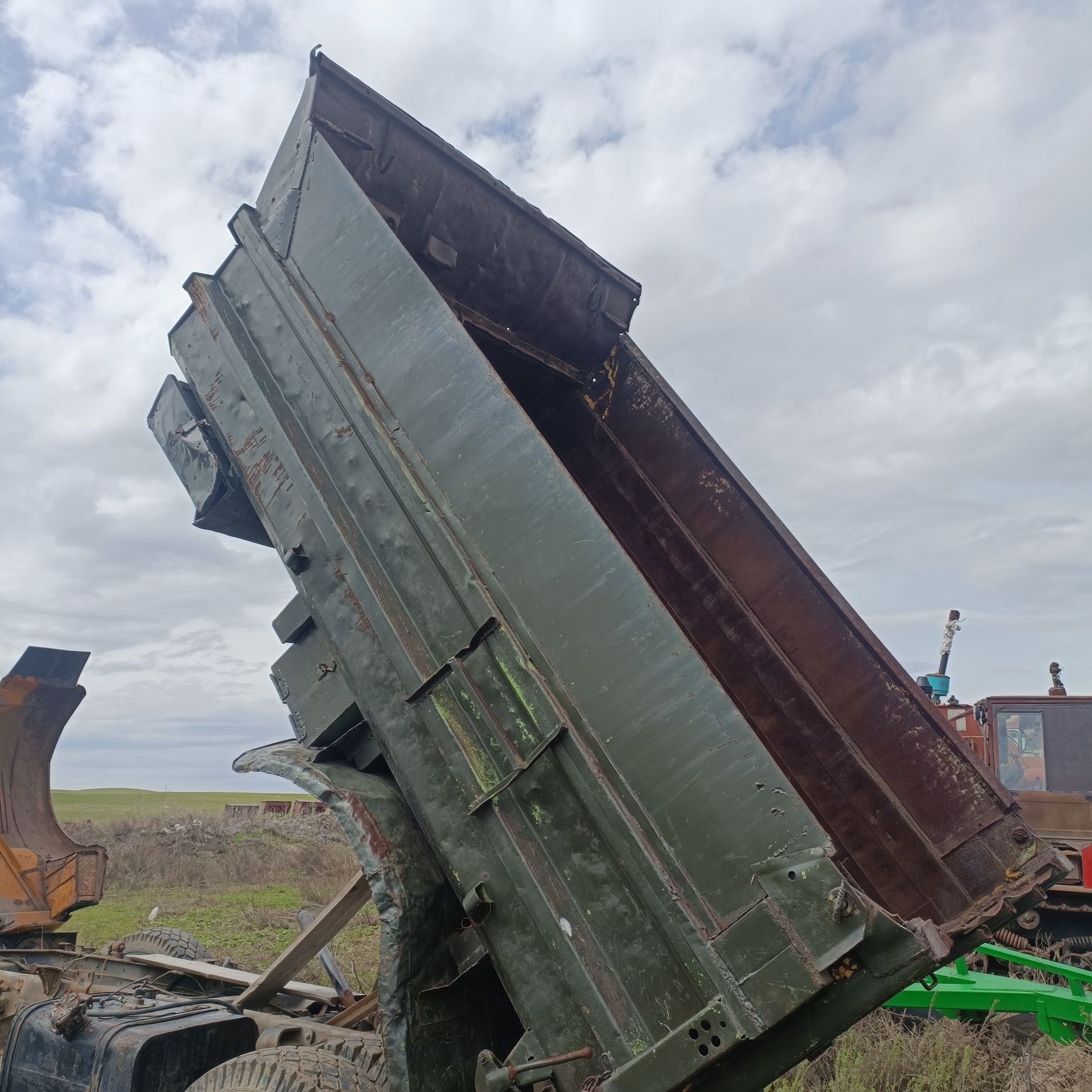 Продам кузов на МАЗ , с цилиндром
