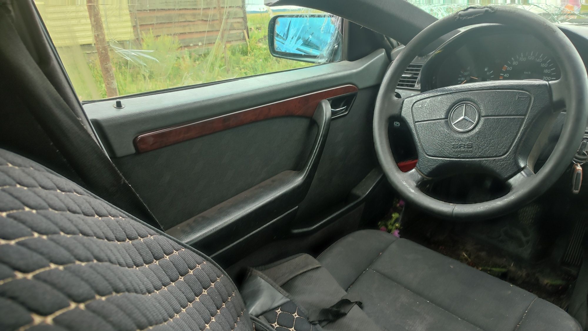 Mercedes w202  аварийный, на ходу