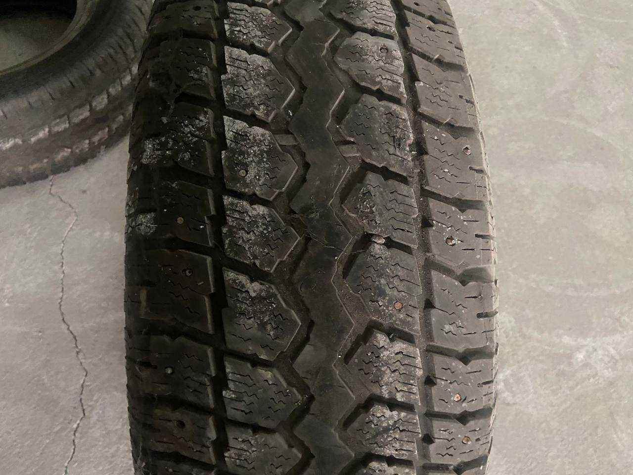 Продам комплект зимней резины 265/70/17