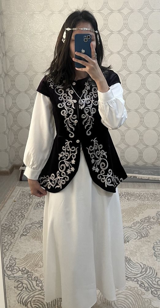 Кажекей с платьем