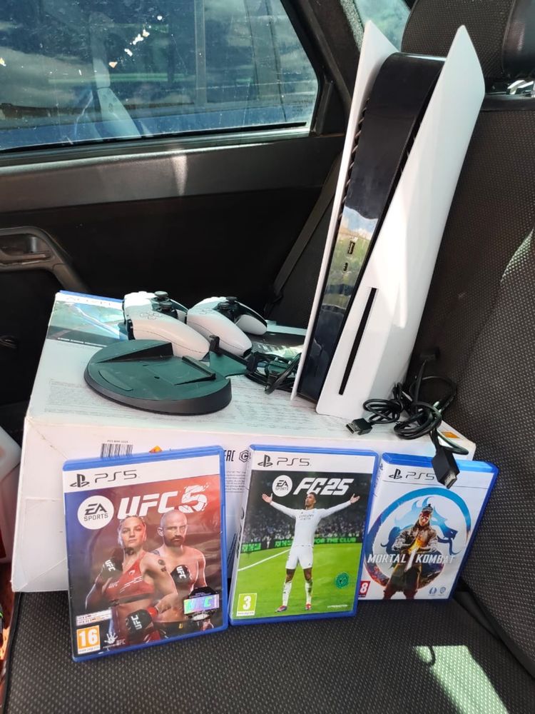 playstation 5  в хорошем состояние