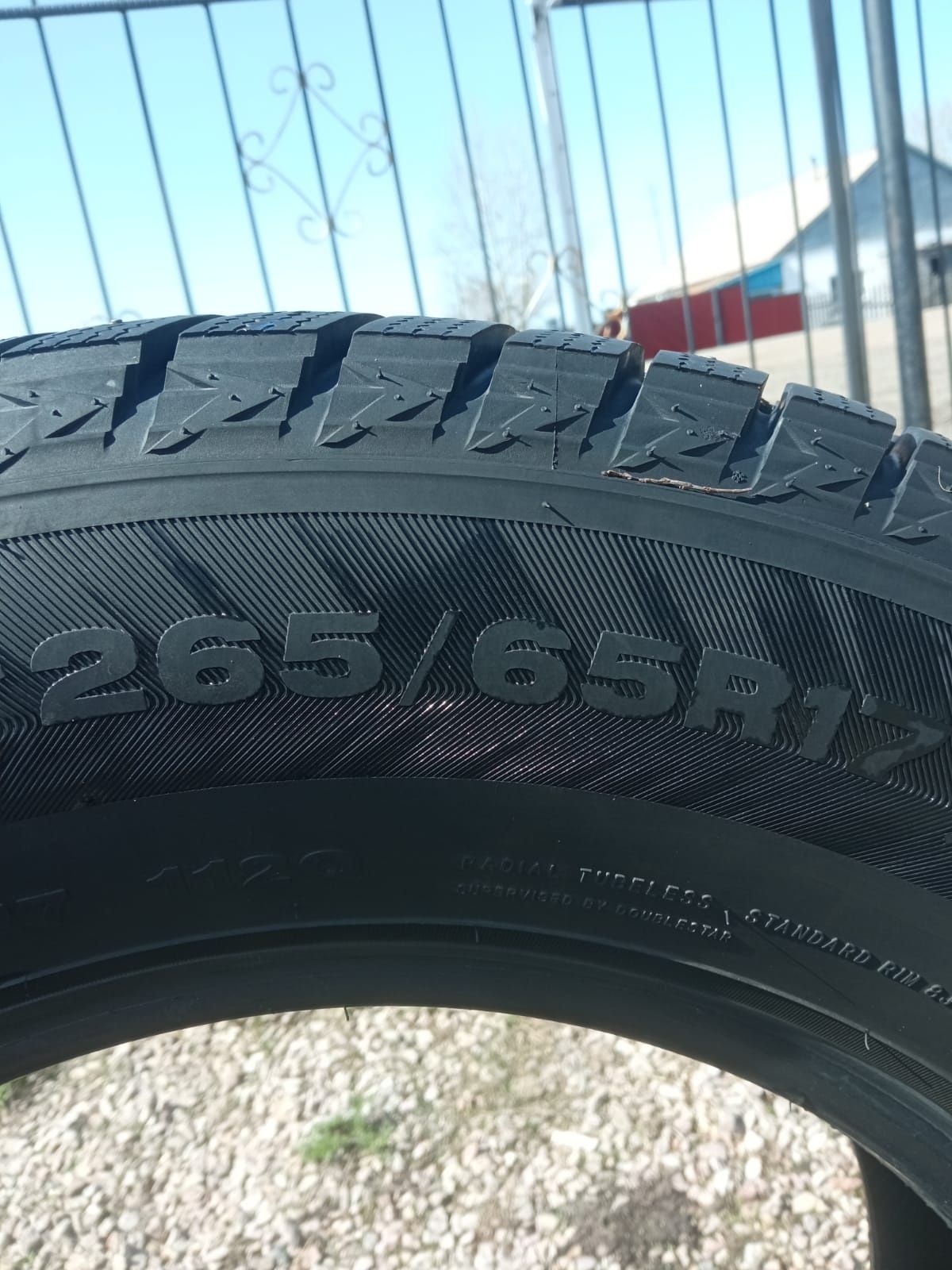 Продам шины шипованные размер 265/65/17