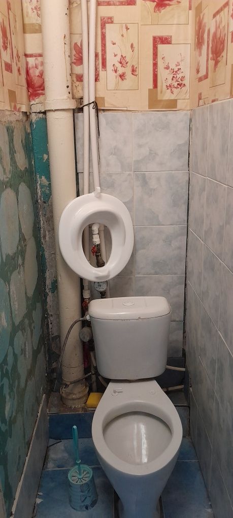 Продам 2-ух комнатную квартиру г.Аксу  улица Строителей 18 п4 этаж 2