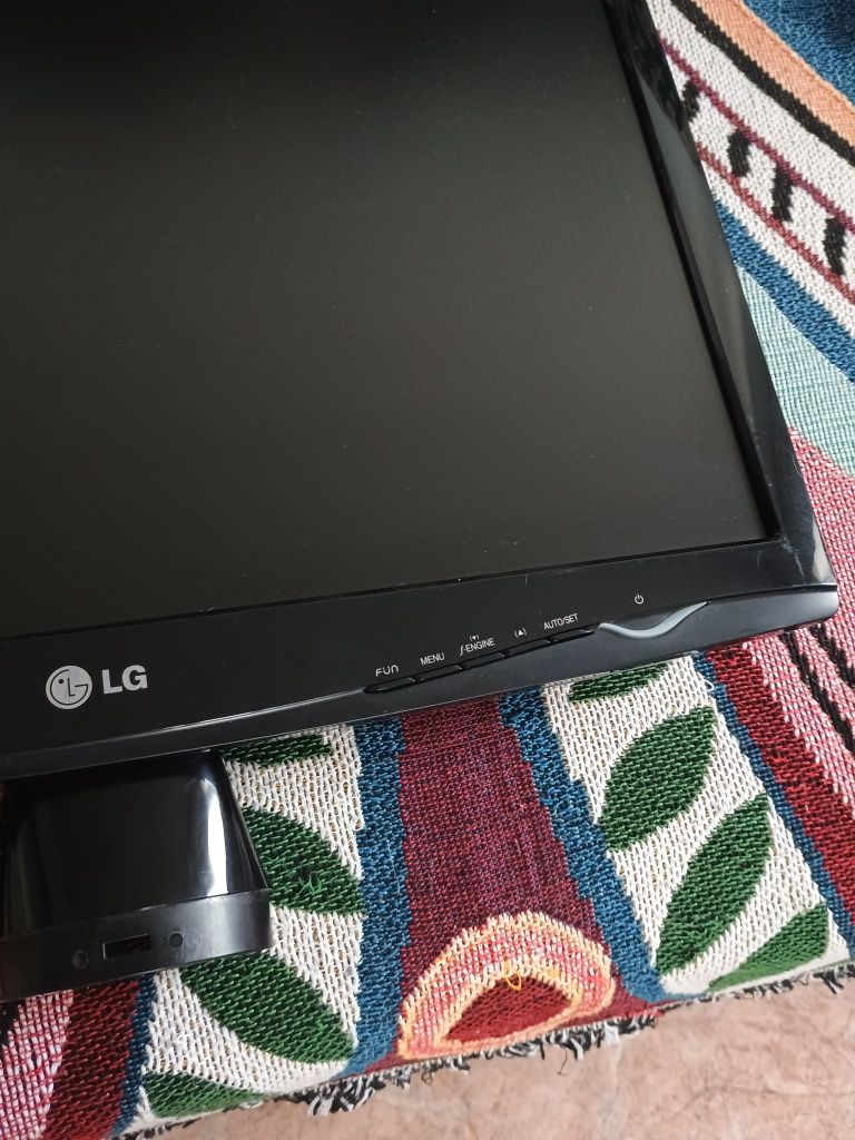 Монитор LG 20' дианональ