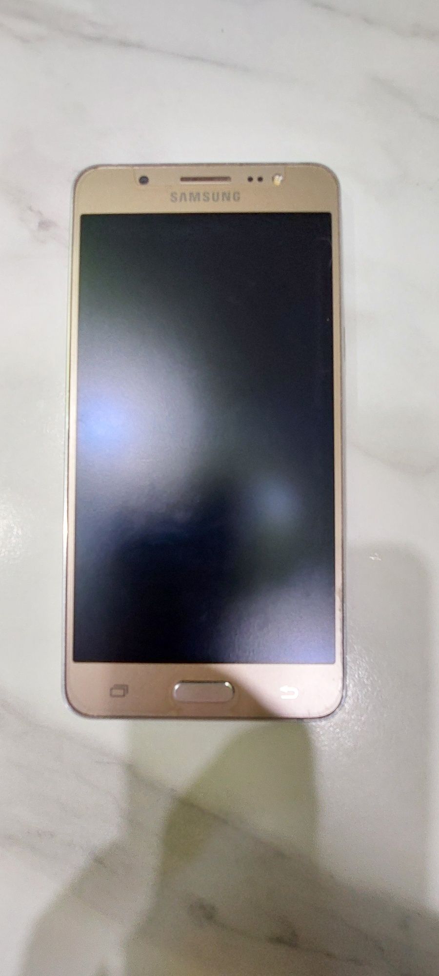 Продам смартфон Samsung J5