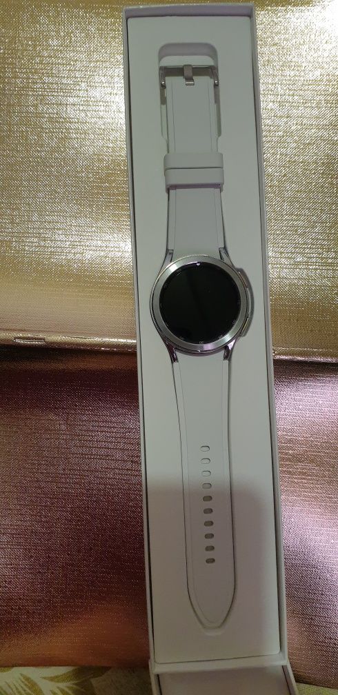 Продам смарт часы Samsung Galaxy Watch 4 classic