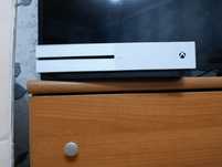 Продается xbox one s на 1тб