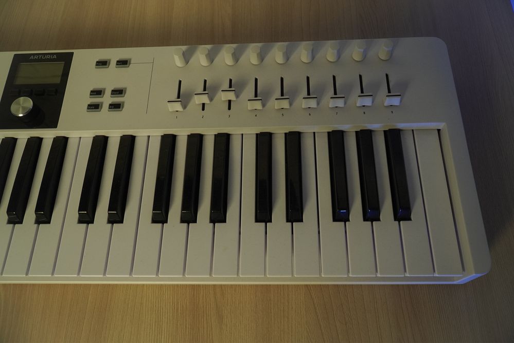 Arturia 61 mk3 миди клавиатура