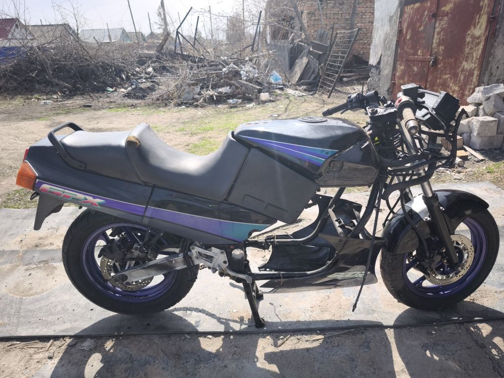 Kawasaki GPX 600 R