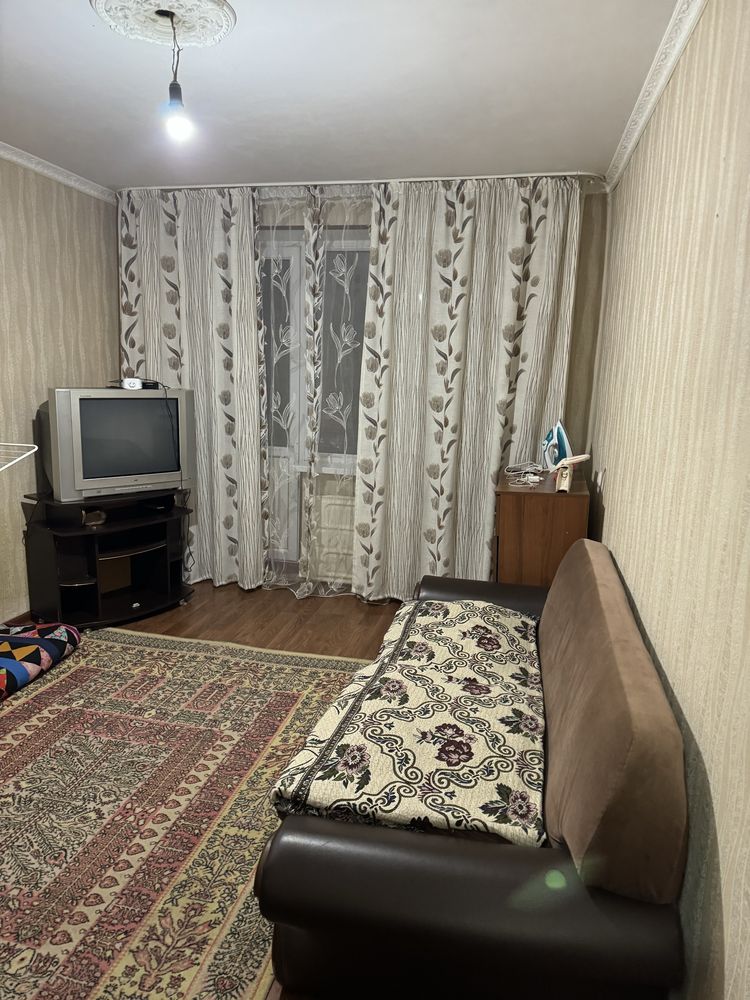Продается 1 комнатная квартира в 7 мкр 32 доме, 3 этаже, не угловая,