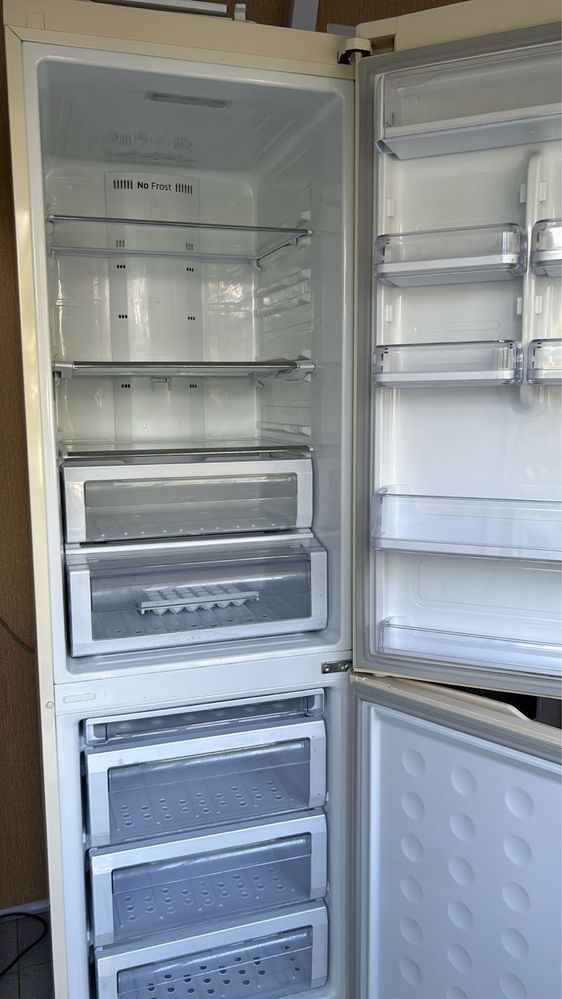Б/у Холодильник продам в хорошем состоянии. Срочно. Торг