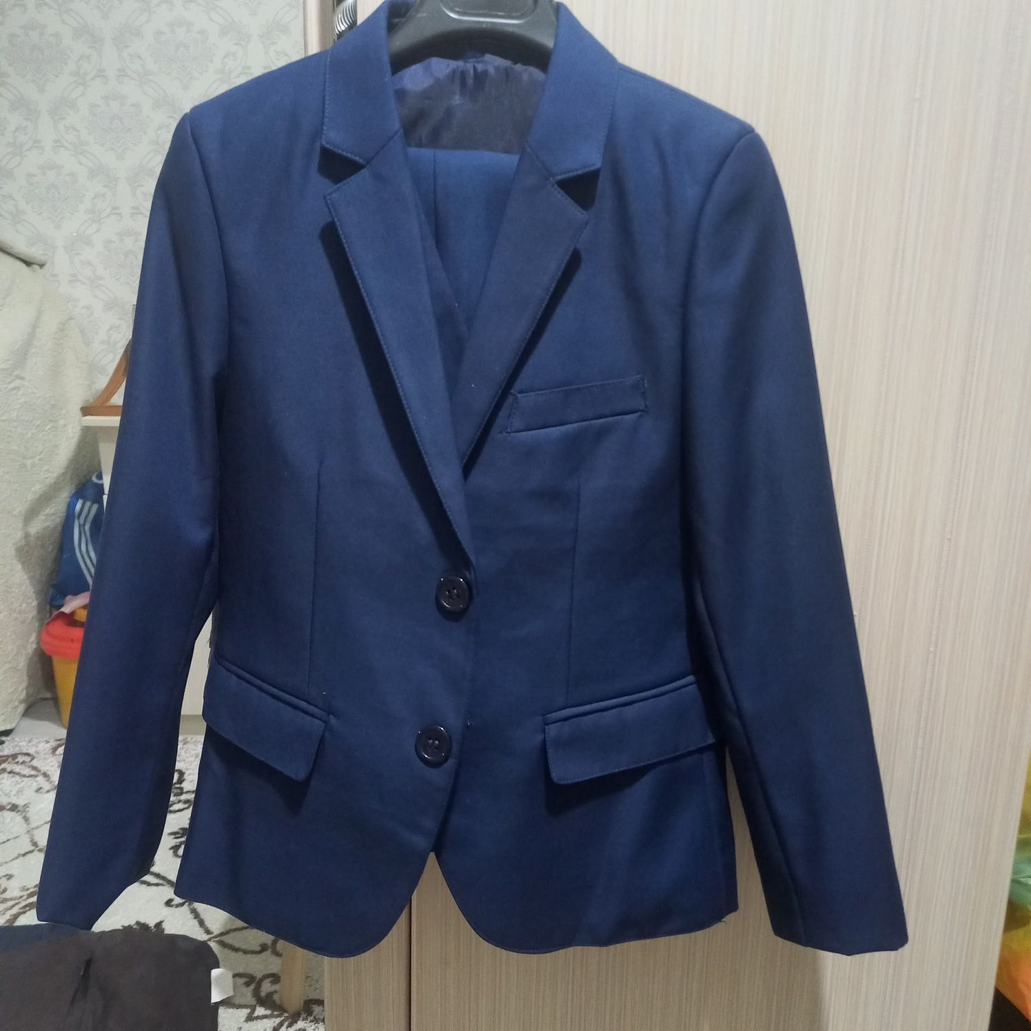 Продам костюм пиджак, жакет, брюки. В новом состоянии одевали пару