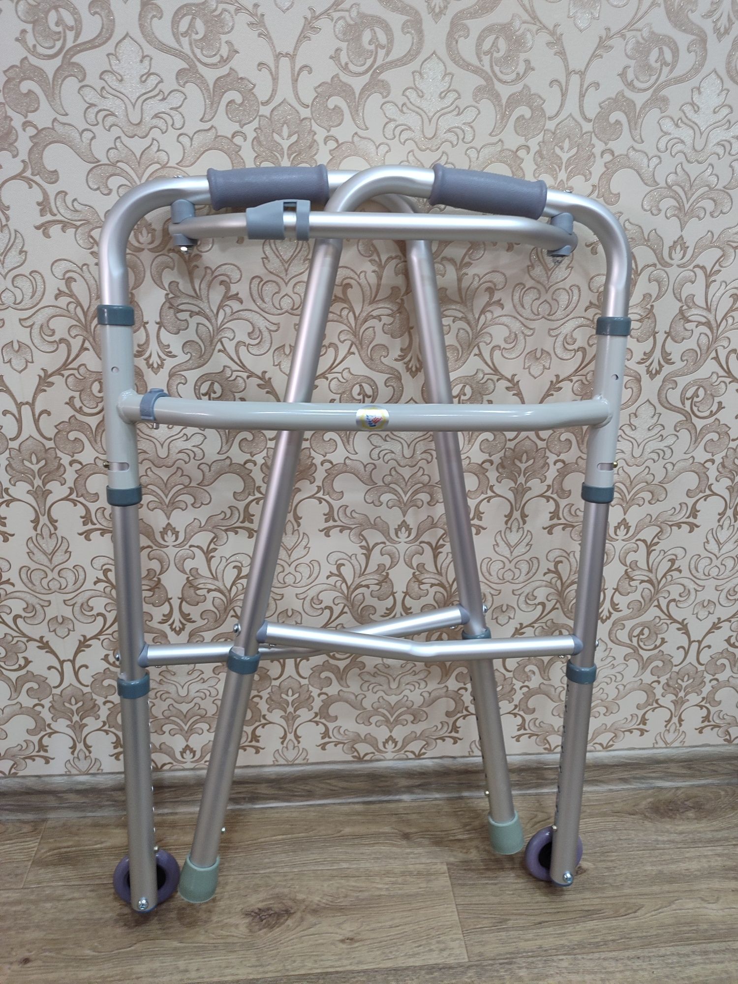 Продам складные ходунки