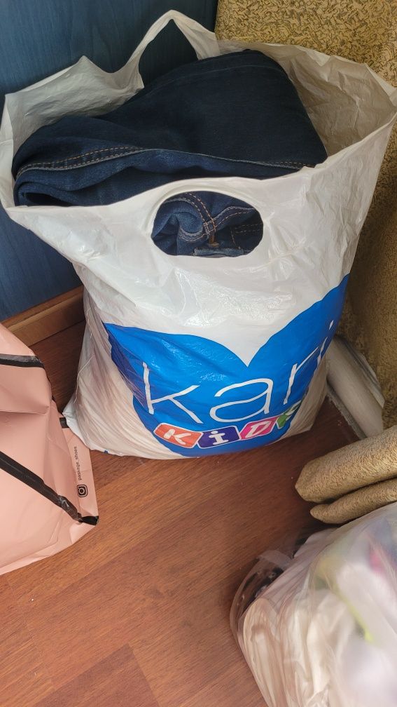 Продам пакет вещей на девочку