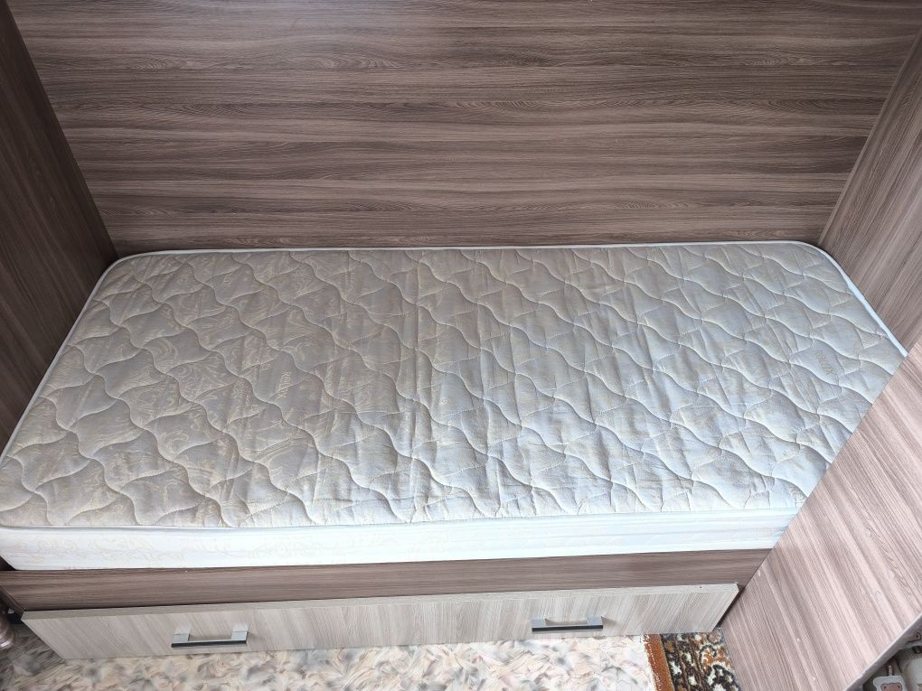 Двухьярусная кровать