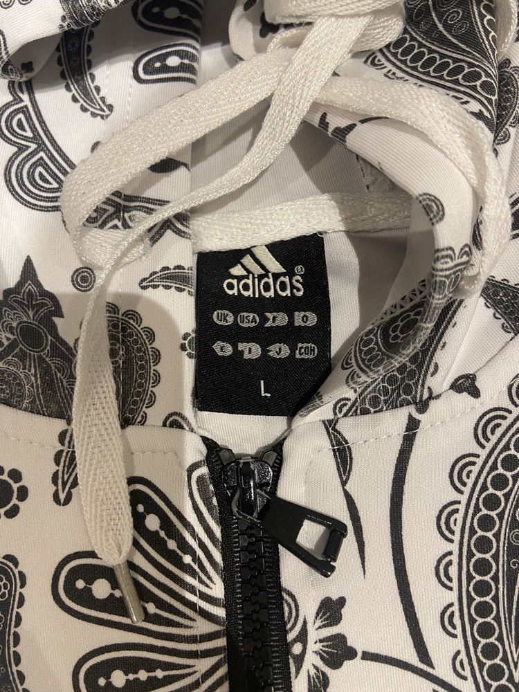 РАСПРОДАЖА НОВЫХ ВЕЩЕЙ-Спортивная кофта Adidas и белые джинсы