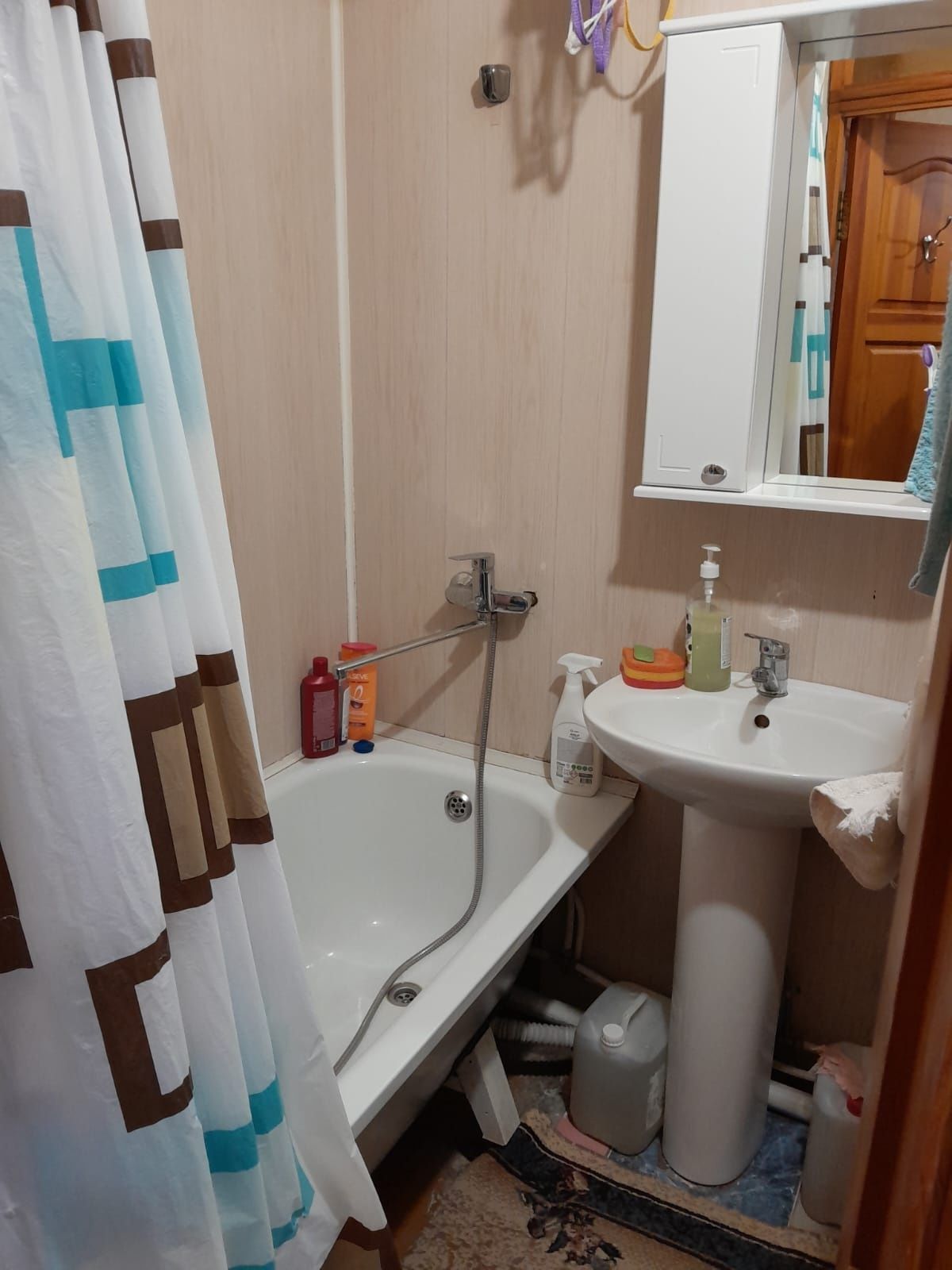Продам 2 комнатную квартиру Катаева 15