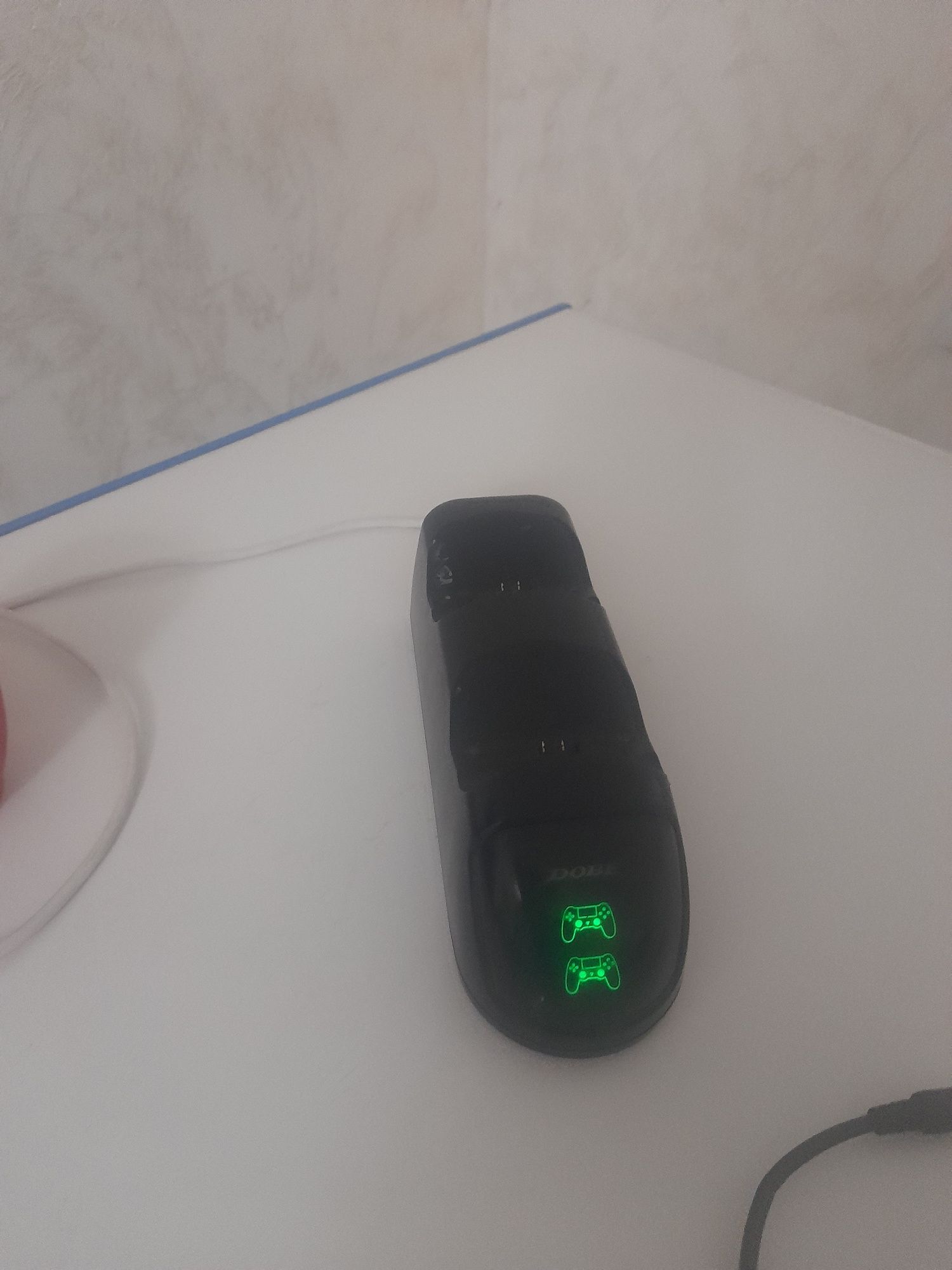 Продаю игры,акаунты,зарядные станци .