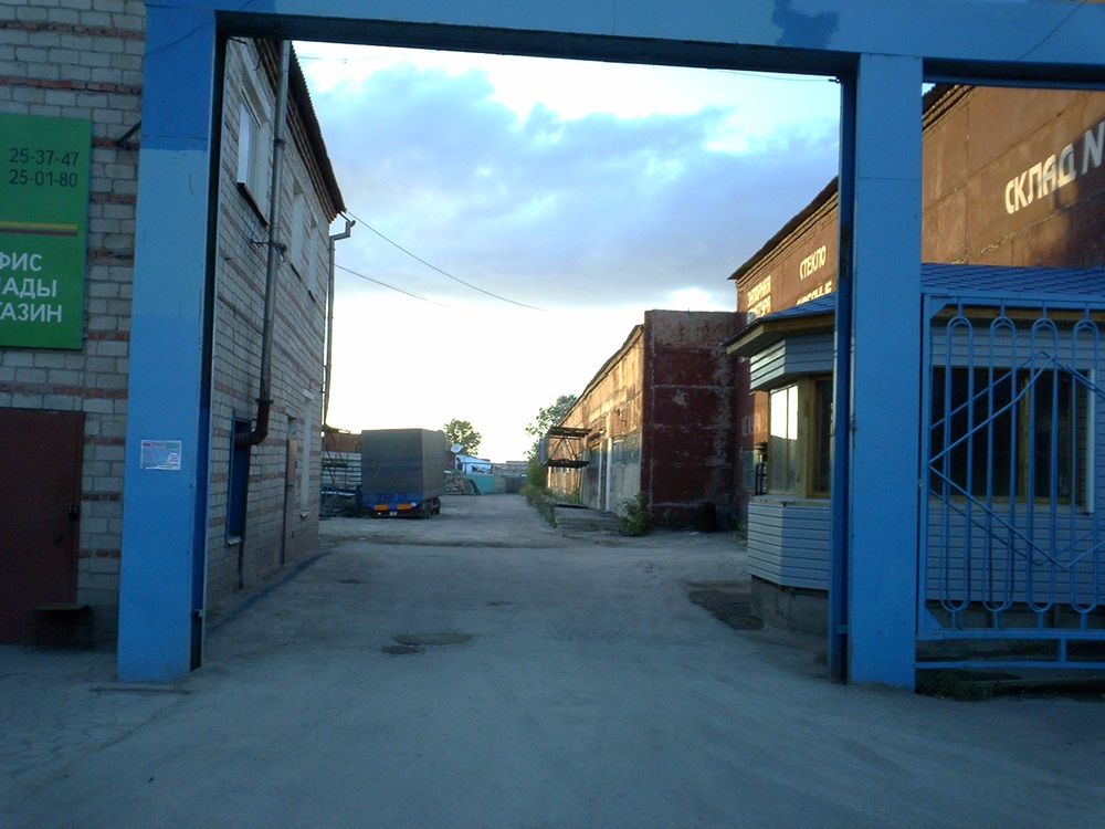 Торгово - офисное здание в городе в хорошем проходном месте (привокзал