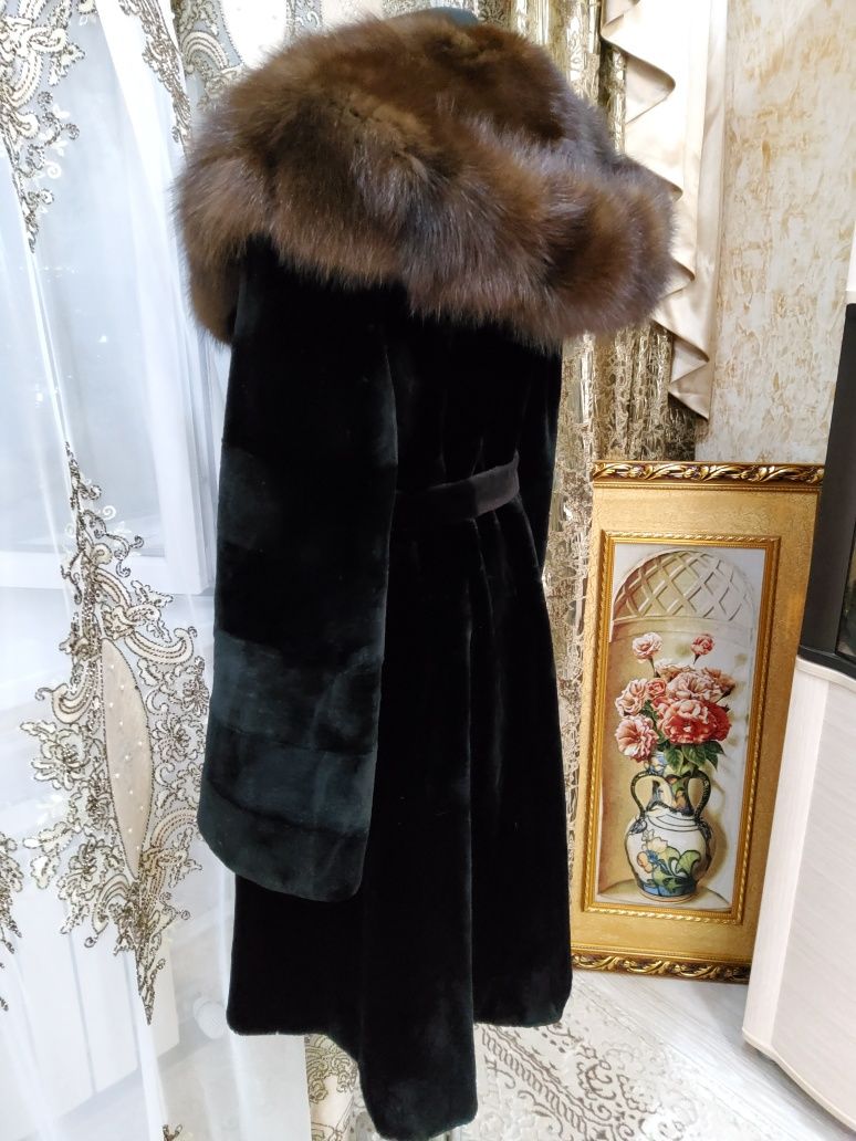 Норковая Шуба Новая,с выставки, с капюшоном из БАРГУЗИНСКОГО СОБОЛЯ.
