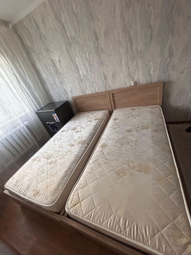 Продам кровать с матрасом