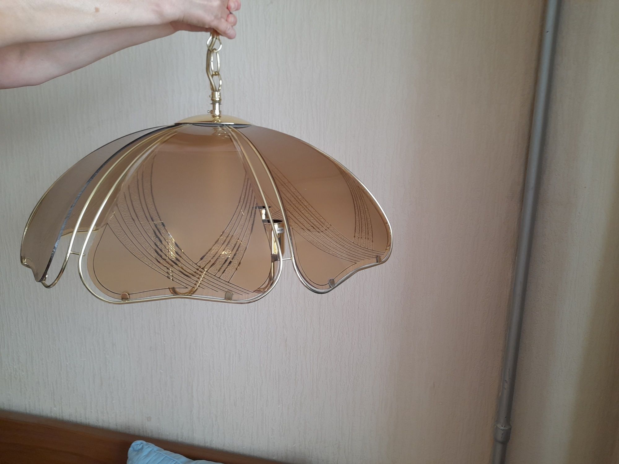 Продаётся люстра
